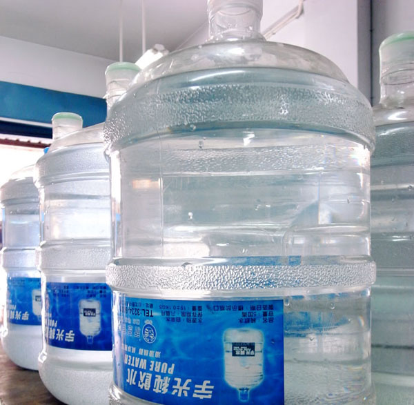 桶裝水貼標(biāo)機(jī)